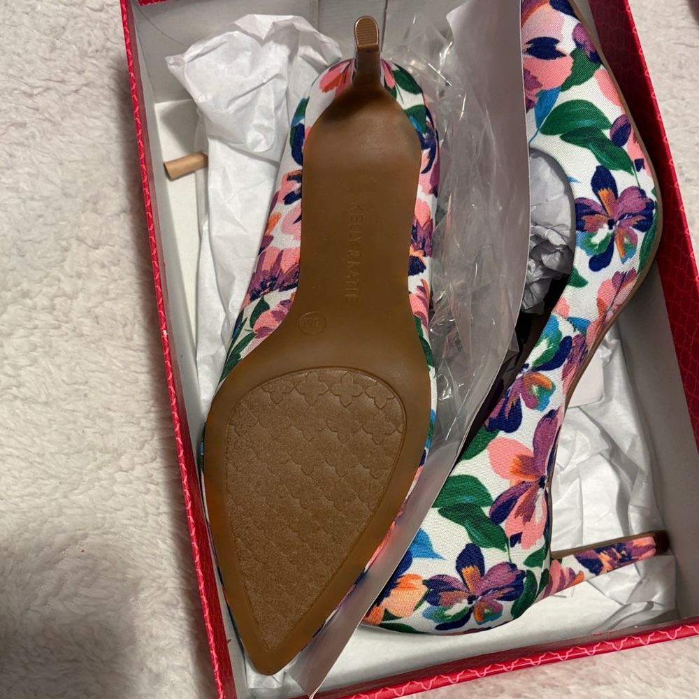 Kelly & Katie Floral Pointed-Toe Pumps in Pink, Blue, Green and Orange - Picture 5 of 7
